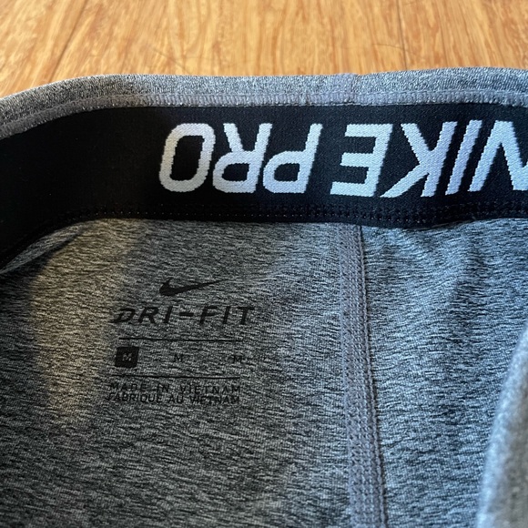 Nike women’s dry fit running workout leggings medium gray/ black cropped - Picture 3 of 6